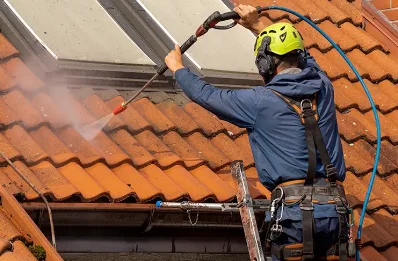 Démoussage et hydrofuge de toiture à Montiron